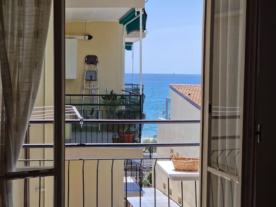 50 Metri Dal Mare - Free Parking E A/C Apartment Pietra Ligure Exterior photo