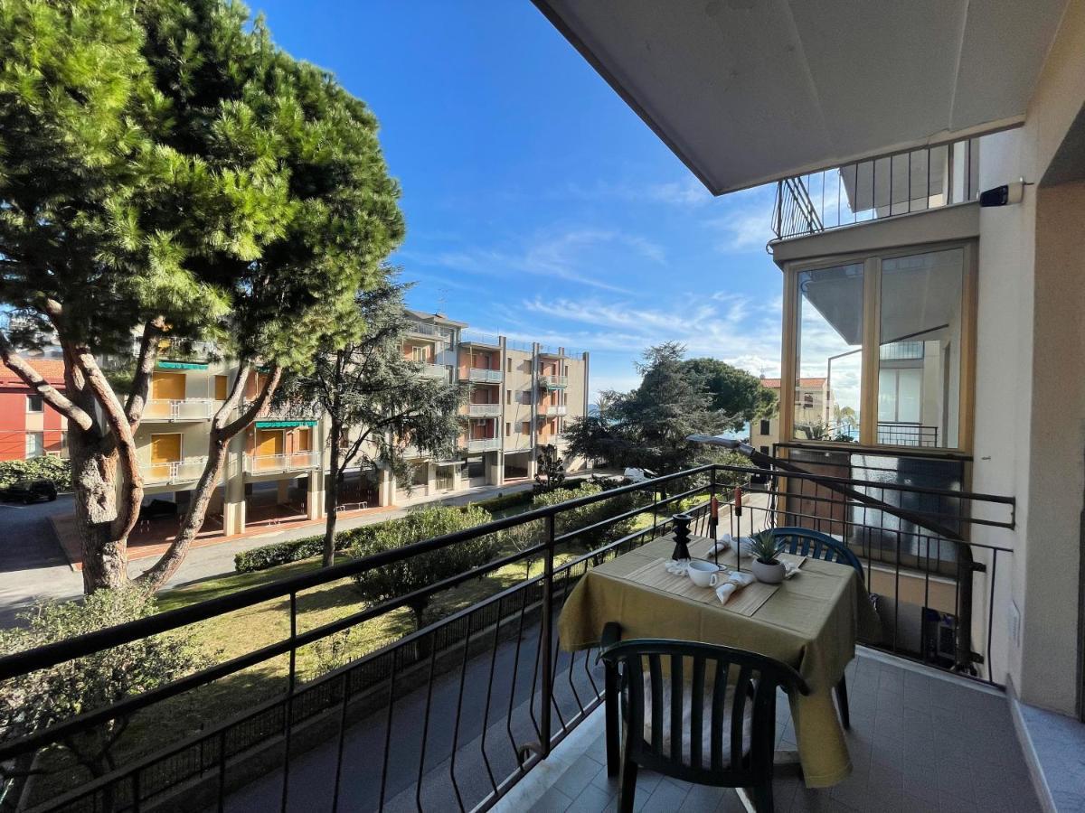 50 Metri Dal Mare - Free Parking E A/C Apartment Pietra Ligure Exterior photo