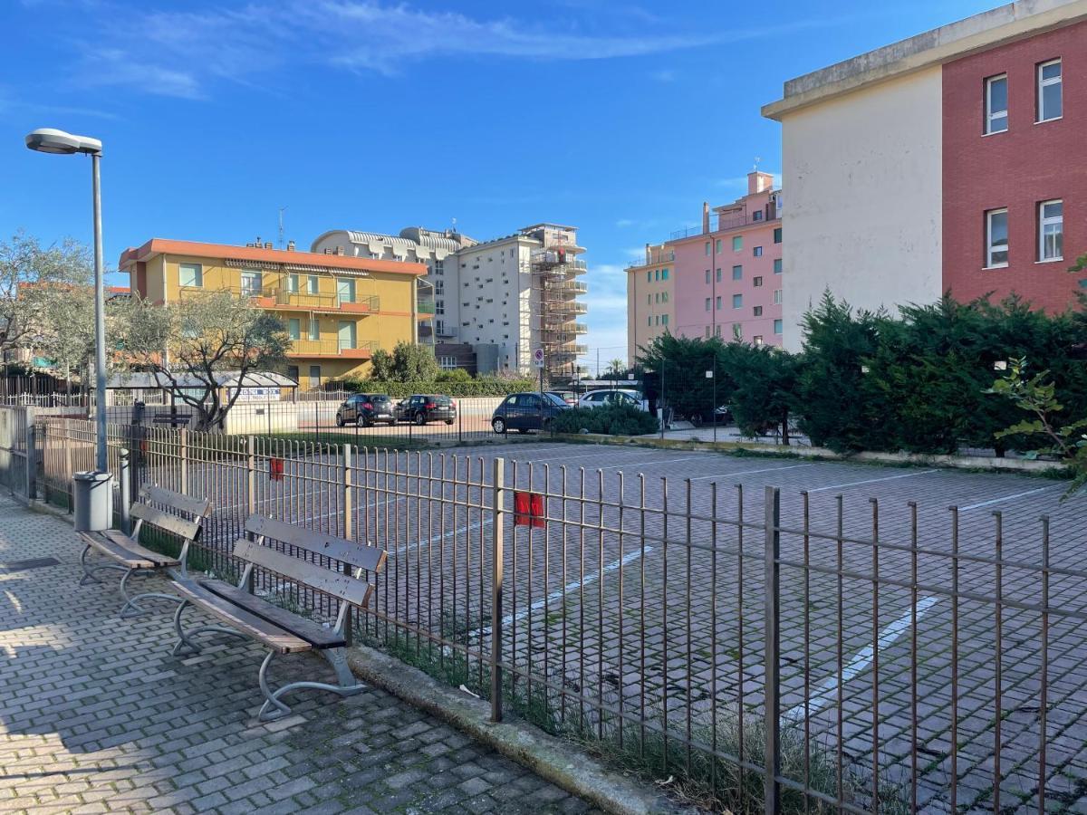 50 Metri Dal Mare - Free Parking E A/C Apartment Pietra Ligure Room photo