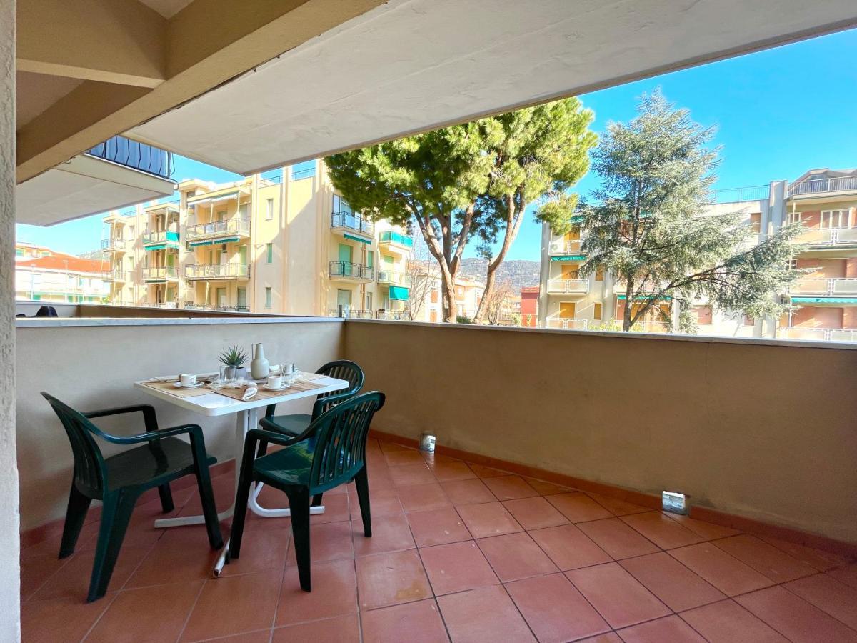 50 Metri Dal Mare - Free Parking E A/C Apartment Pietra Ligure Exterior photo