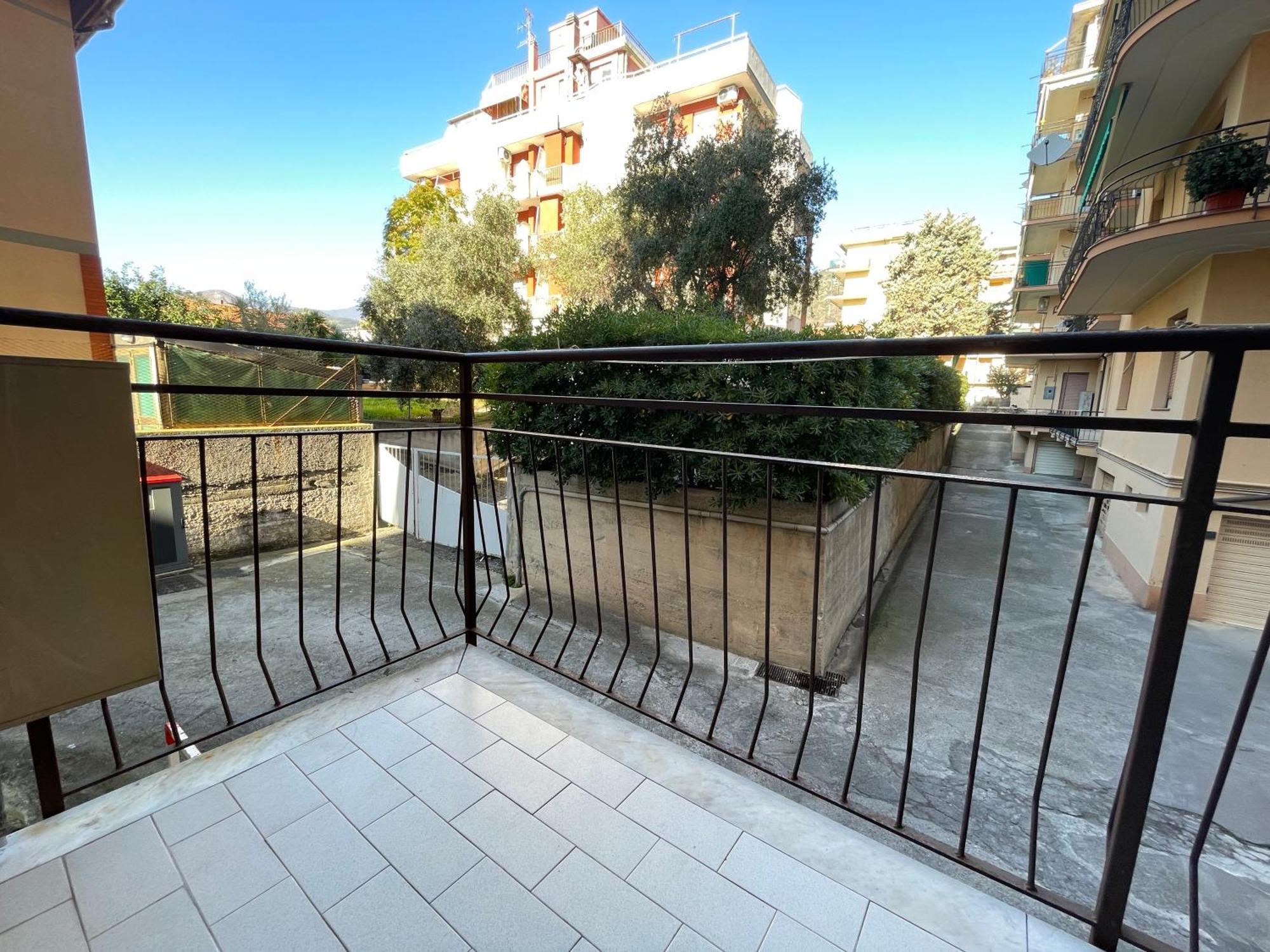 50 Metri Dal Mare - Free Parking E A/C Apartment Pietra Ligure Exterior photo